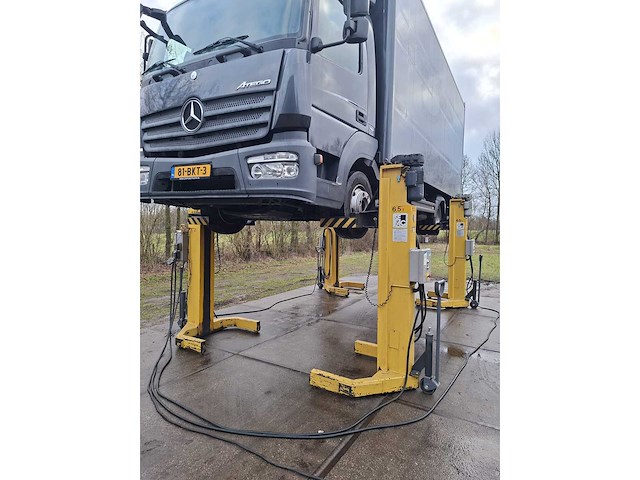 Sefac - vrachtwagen mobiele hefkolommen truck lift 4 st 6,5ton - afbeelding 8 van  11
