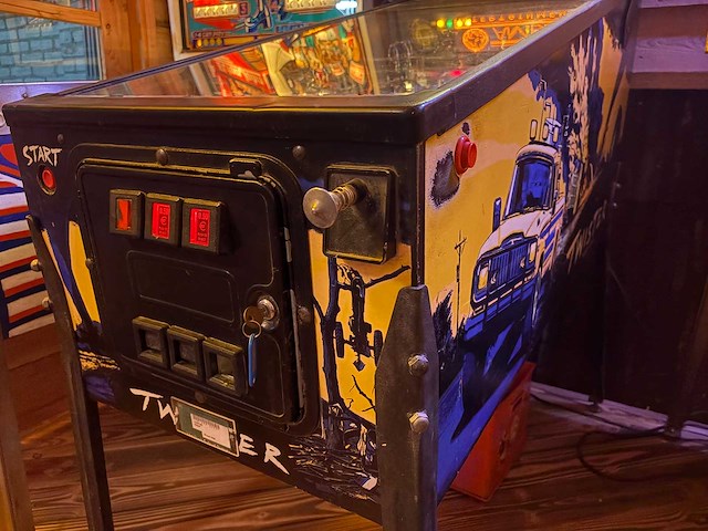 Sega - twister - flipperkast - afbeelding 16 van  16