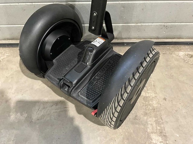 Segway - pt i2 se - elektrische zelfbalancerende step - afbeelding 2 van  7