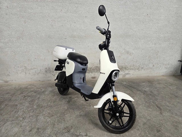 Segway-ninebot - elektrische bromscooter - b110s - 45km uitvoering fsg11n - afbeelding 1 van  7
