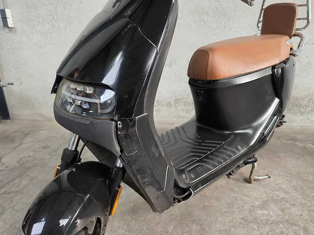 Segway-ninebot - snorscooter - e125s - brommer - afbeelding 6 van  11