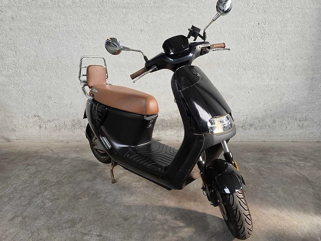 Segway-ninebot - snorscooter - e125s - brommer - afbeelding 8 van  11