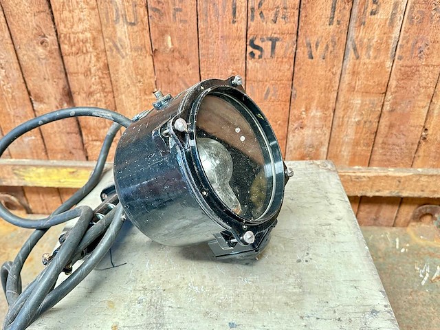 Seinlamp in houten kist - afbeelding 1 van  3