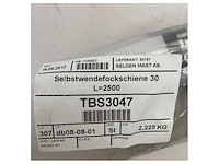 Selden track 30 30 mm normal aluminum black track 2500 mm-443-001-05 - afbeelding 1 van  4