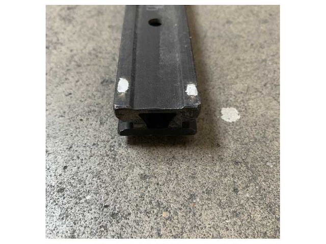 Selden track 30 30 mm normal aluminum black track 2500 mm-443-001-05 - afbeelding 3 van  4