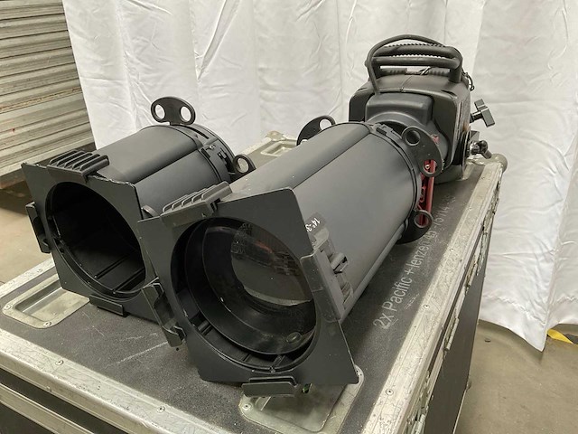 Selecon pacific 1 kw zoom spot (4x) - afbeelding 1 van  10