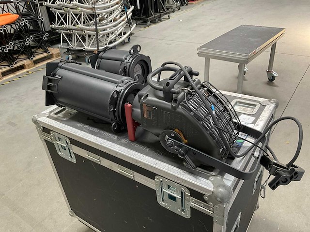 Selecon pacific 1 kw zoom spot (4x) - afbeelding 3 van  10