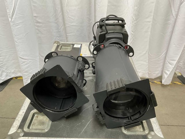 Selecon pacific 1 kw zoom spot (4x) - afbeelding 8 van  10