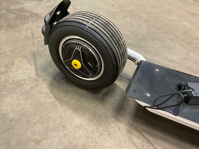 Self balancing electric moon scooter (zwart) - afbeelding 6 van  10