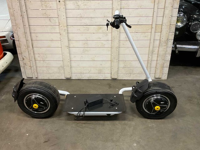 Self balancing electric moon scooter (zwart) - afbeelding 7 van  10