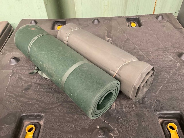 Self inflating and sleeping mats (73x) - afbeelding 1 van  3