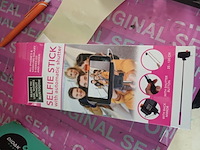 Selfistick in krat e - afbeelding 1 van  3