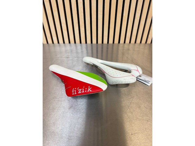 Selle italia slr lady, fizik arione r3 - zadel (2x) - afbeelding 1 van  8