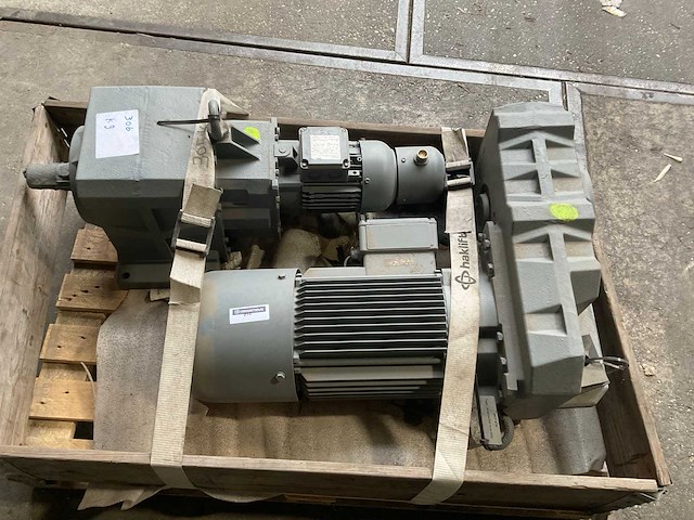 Selmers / bauer elektromotor met reductiekast (2x) - afbeelding 1 van  2