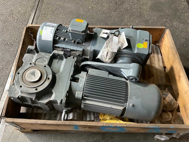 Selmers / bauer elektromotor met reductiekast (2x) - afbeelding 1 van  3