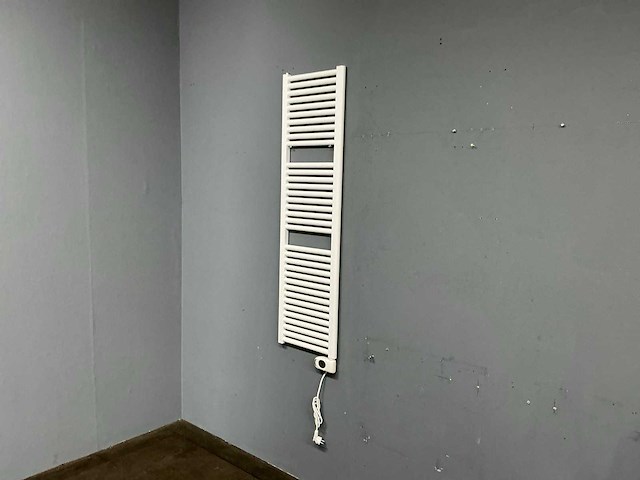 Selmo - musa plus - w-cl1-s-e - designradiator 40 x 141 cm - afbeelding 1 van  10