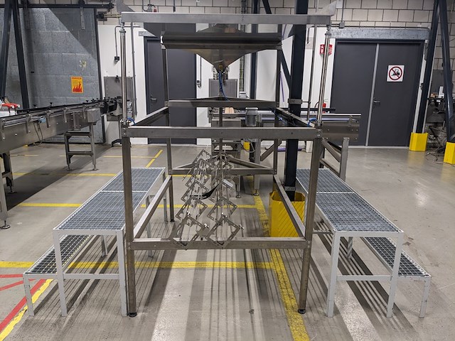 Semi automatische blik depalletiseer, zomerdijk, 2021 - afbeelding 8 van  12