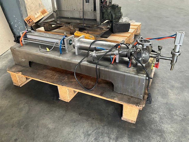 Semi-automatische pneumatische zuigervulmachine - afbeelding 3 van  9