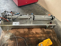 Semi-automatische pneumatische zuigervulmachine - afbeelding 9 van  9