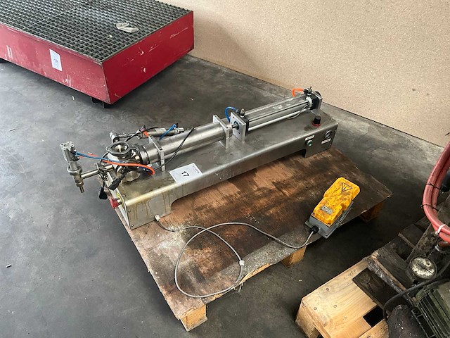 Semi-automatische pneumatische zuigervulmachine - afbeelding 7 van  8