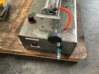 Semi-automatische pneumatische zuigervulmachine - afbeelding 6 van  8