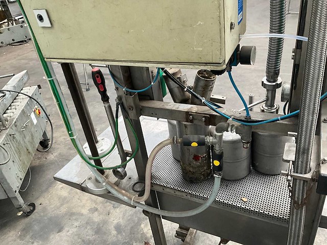 Semi-automatische vul- en sluitmachine - afbeelding 4 van  12