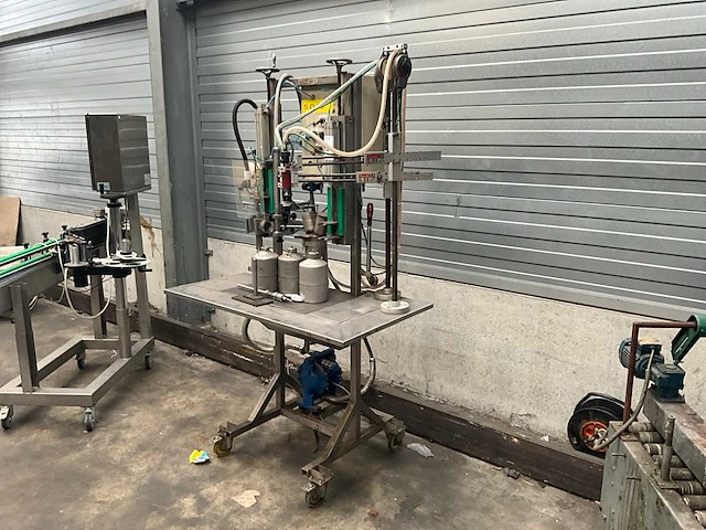 Semi-automatische vul- en sluitmachine - afbeelding 6 van  12