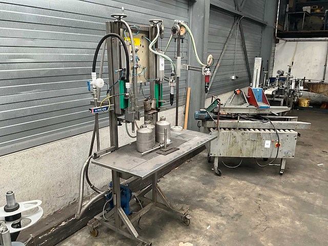 Semi-automatische vul- en sluitmachine - afbeelding 7 van  12