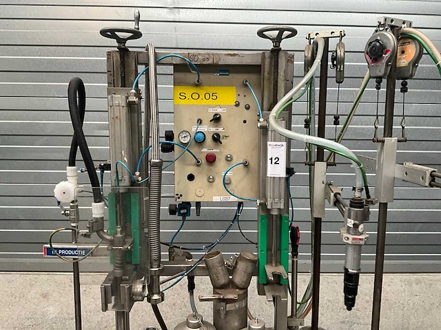 Semi-automatische vul- en sluitmachine - afbeelding 8 van  12