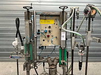 Semi-automatische vul- en sluitmachine - afbeelding 8 van  12