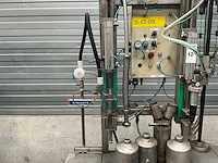 Semi-automatische vul- en sluitmachine - afbeelding 9 van  12