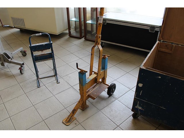 Semi verrijdbare stenenknipper revo. - afbeelding 1 van  2