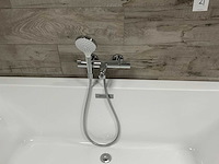 Semi vrijstaand ligbad met thermostaatkraan - afbeelding 2 van  5