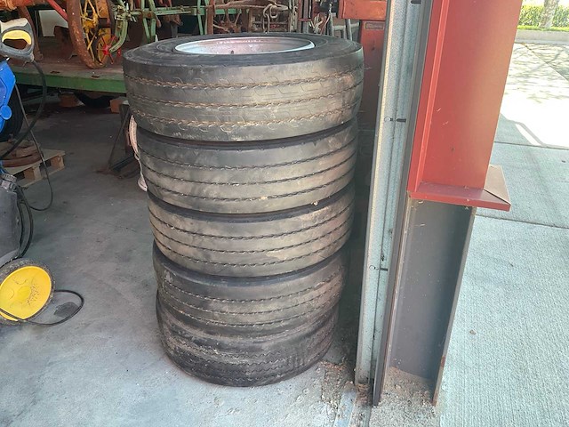 Semperit trailer banden met velg (5x) - afbeelding 1 van  3