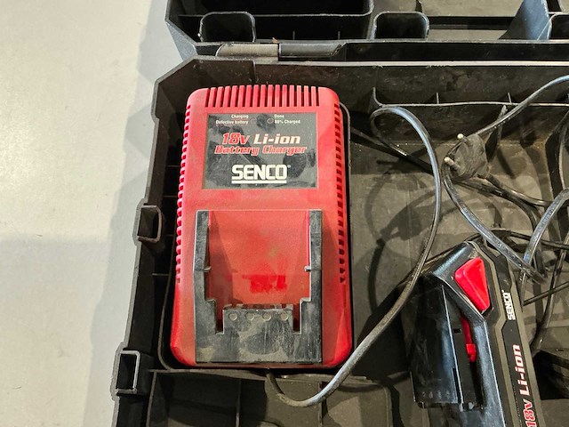 Senco accu en oplader voor tacker - afbeelding 3 van  4