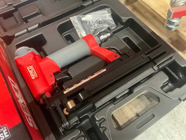 Senco bc58 pneumatische tacker - afbeelding 1 van  1
