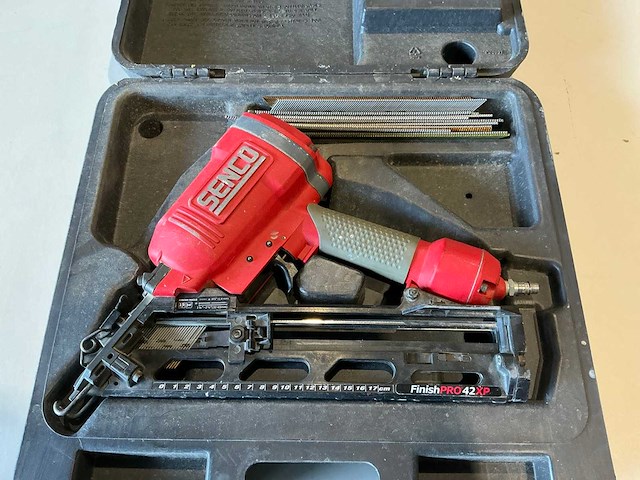 Senco finish pro 42xp pneumatische tacker - afbeelding 2 van  3