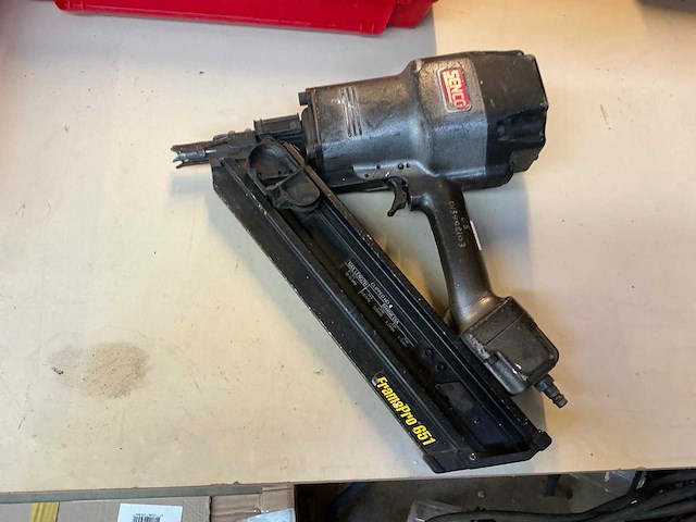 Senco framepro 651 pneumatische tacker - afbeelding 2 van  3