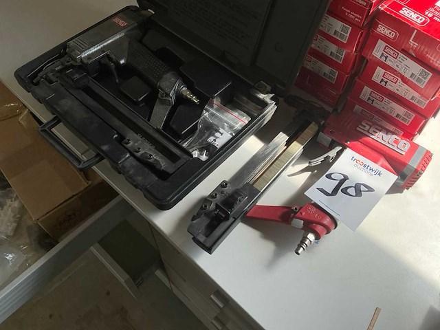 Senco pneumatische tacker (2x) - afbeelding 1 van  2
