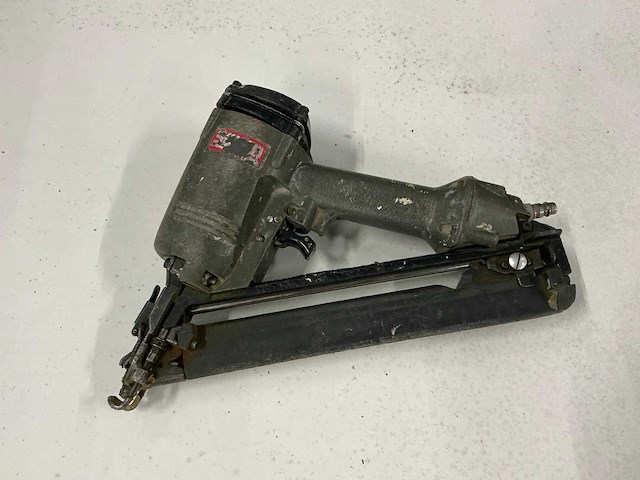 Senco sfn30 pneumatische spijkersmachine - afbeelding 1 van  5