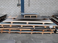 Sendzimir verzinkte metalen platen op 5 pallets w.o. 11x dikte 1,5 mm. - afbeelding 1 van  4