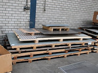 Sendzimir verzinkte metalen platen op 5 pallets w.o. 11x dikte 1,5 mm. - afbeelding 3 van  4