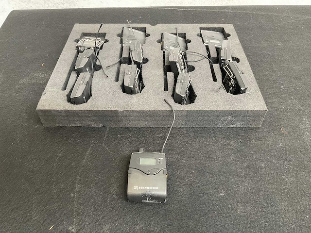 Sennheiser ek 2000 iem bodypack ontvanger (13x) - afbeelding 1 van  4