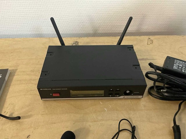 Sennheiser em10 + e835-s + sk 20 draadloze microfoonsysteem - afbeelding 2 van  6