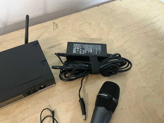 Sennheiser em10 + e835-s + sk 20 draadloze microfoonsysteem - afbeelding 5 van  6