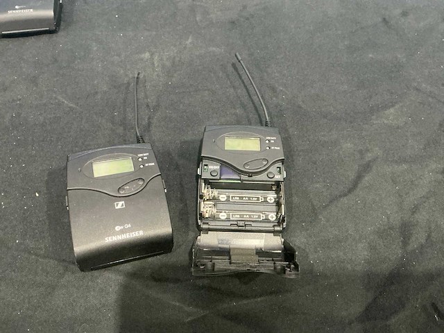 Sennheiser ew g4 beltpack transmitter (2x) - afbeelding 2 van  3