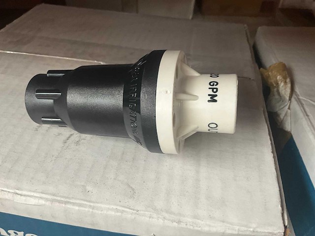 Senninger pmr60mf3f3fv 60psi drukregelaar (150x) - afbeelding 2 van  3