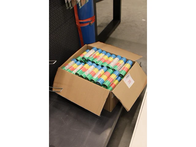 Serpentines, ca. 100 rollen in doos - afbeelding 2 van  2