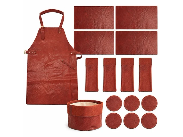 Served with style 16-delige leren horeca- en tafelset, chestnut (kastanjebruin) - afbeelding 1 van  5