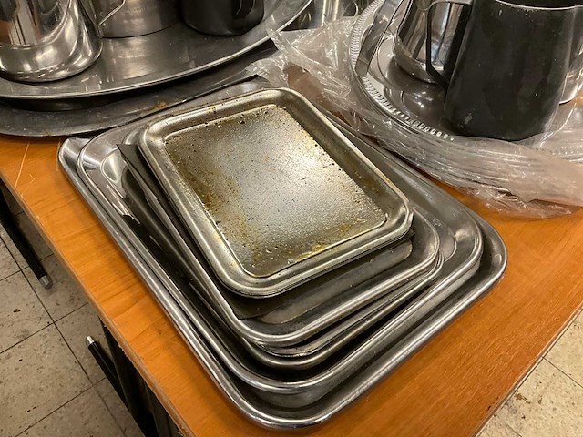 Serveer-, vleesschalen en kan (50x) - afbeelding 3 van  8